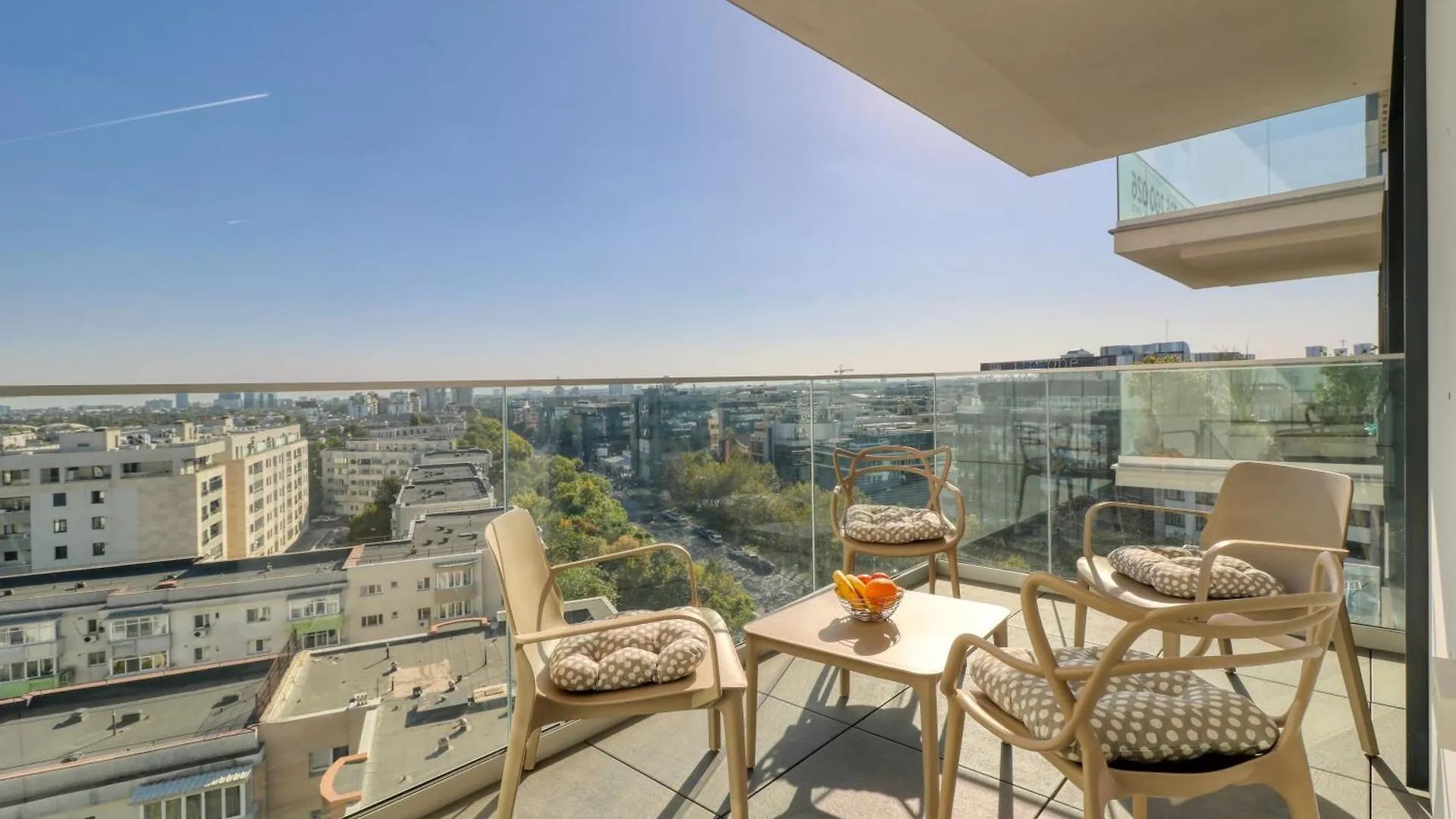 Prestige Views: Luxury Retreat Apartment Bucharest