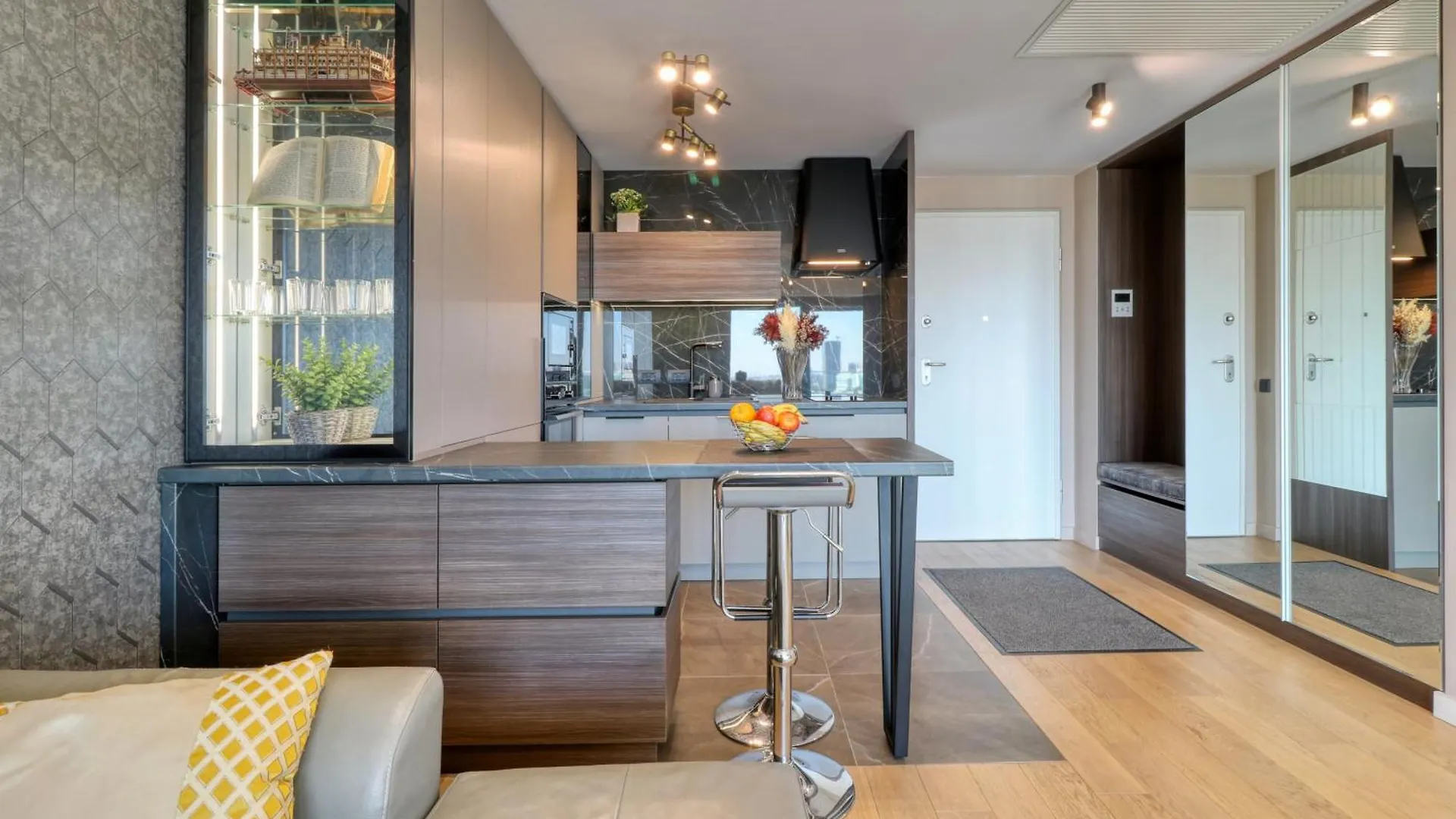 Prestige Views: Luxury Retreat Apartment Bucharest Romania