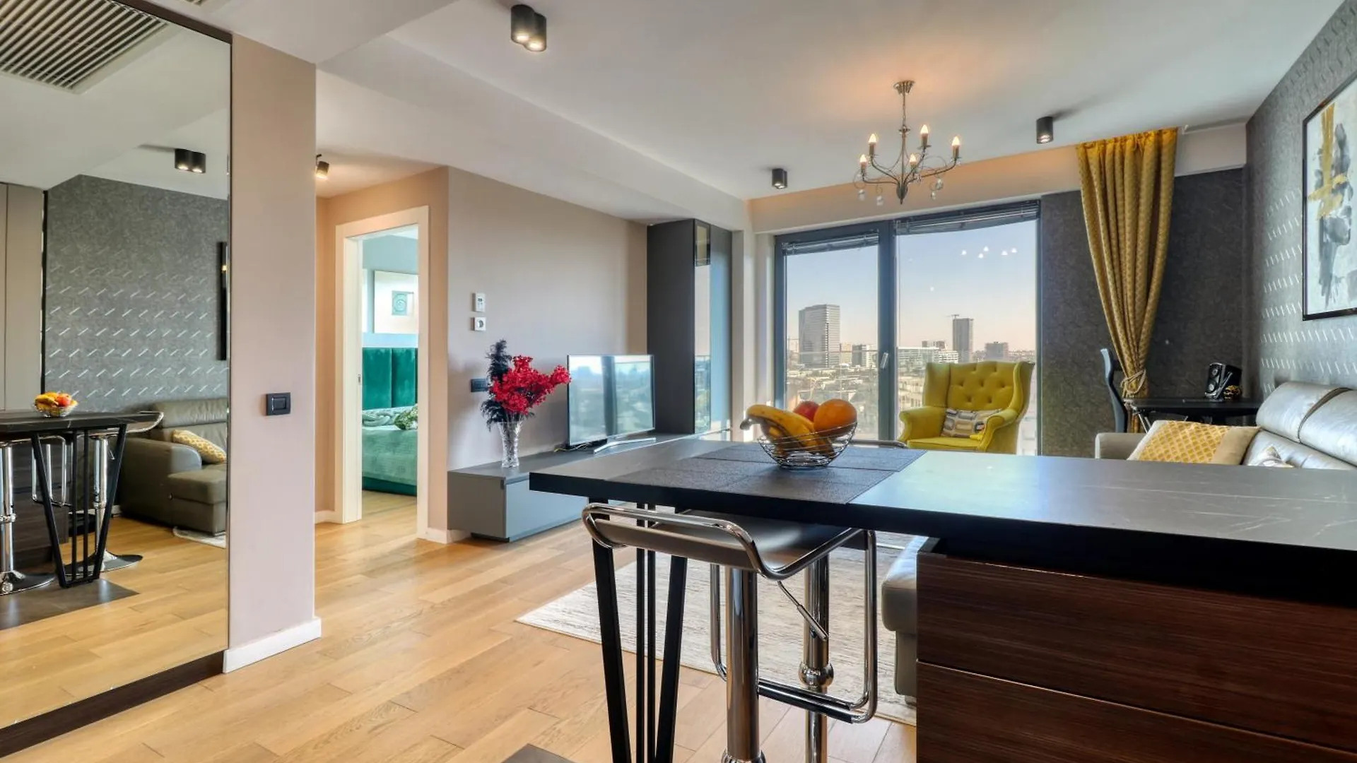 Prestige Views: Luxury Retreat Apartment Bucharest