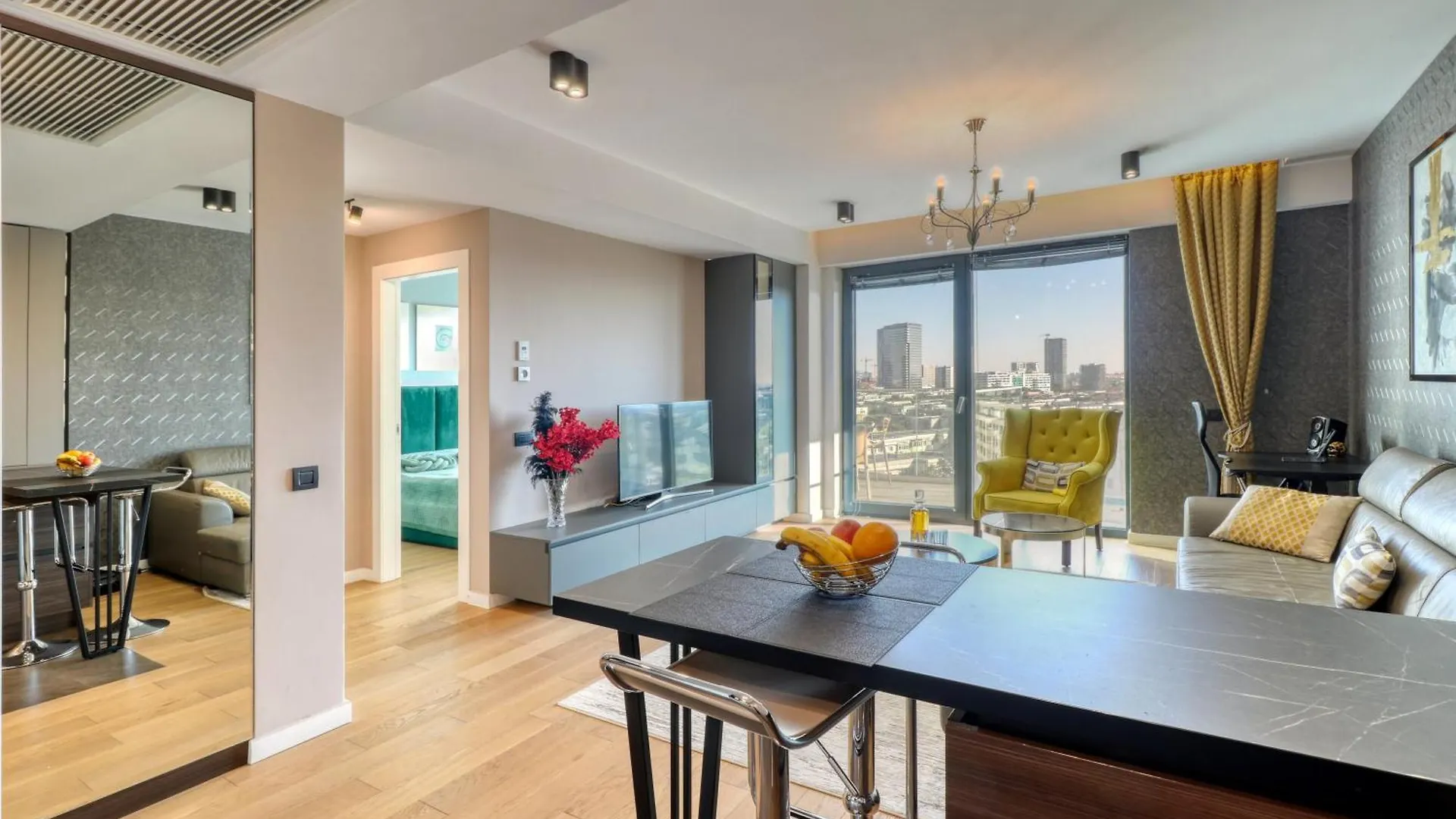 Prestige Views: Luxury Retreat Apartment Bucharest