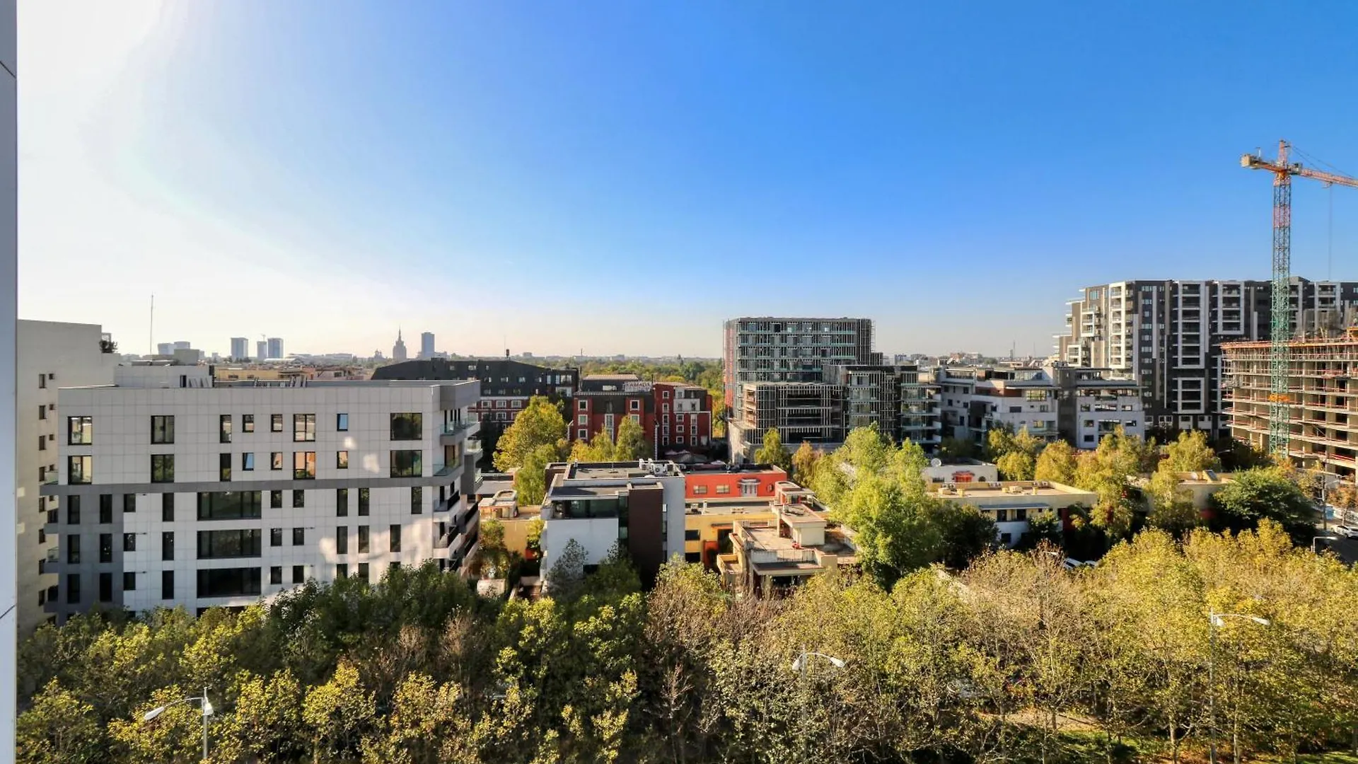 Prestige Views: Luxury Retreat Apartment Bucharest